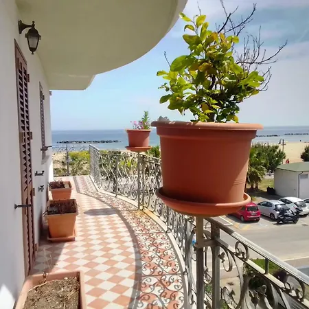 Apartment Vacanze Fronte Mare A Roseto Degli Abruzzi! *